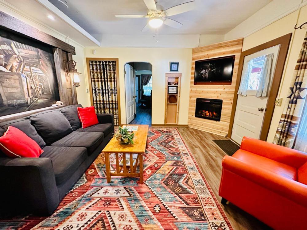 Mile High Ranch Hotel Бисби Стая снимка